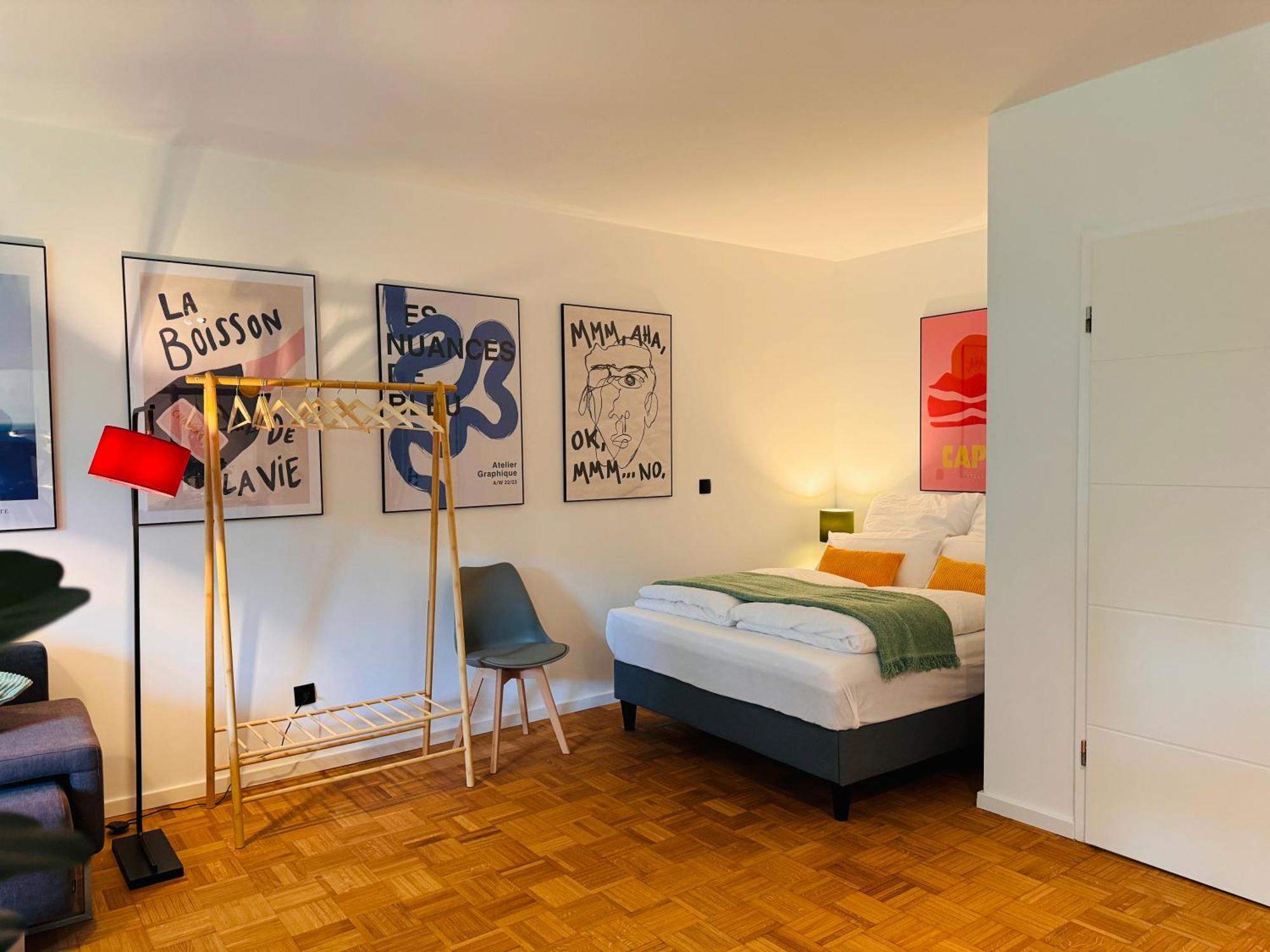 Klassen - Design - Balkon - Netflix - Naehe Messe Apartment