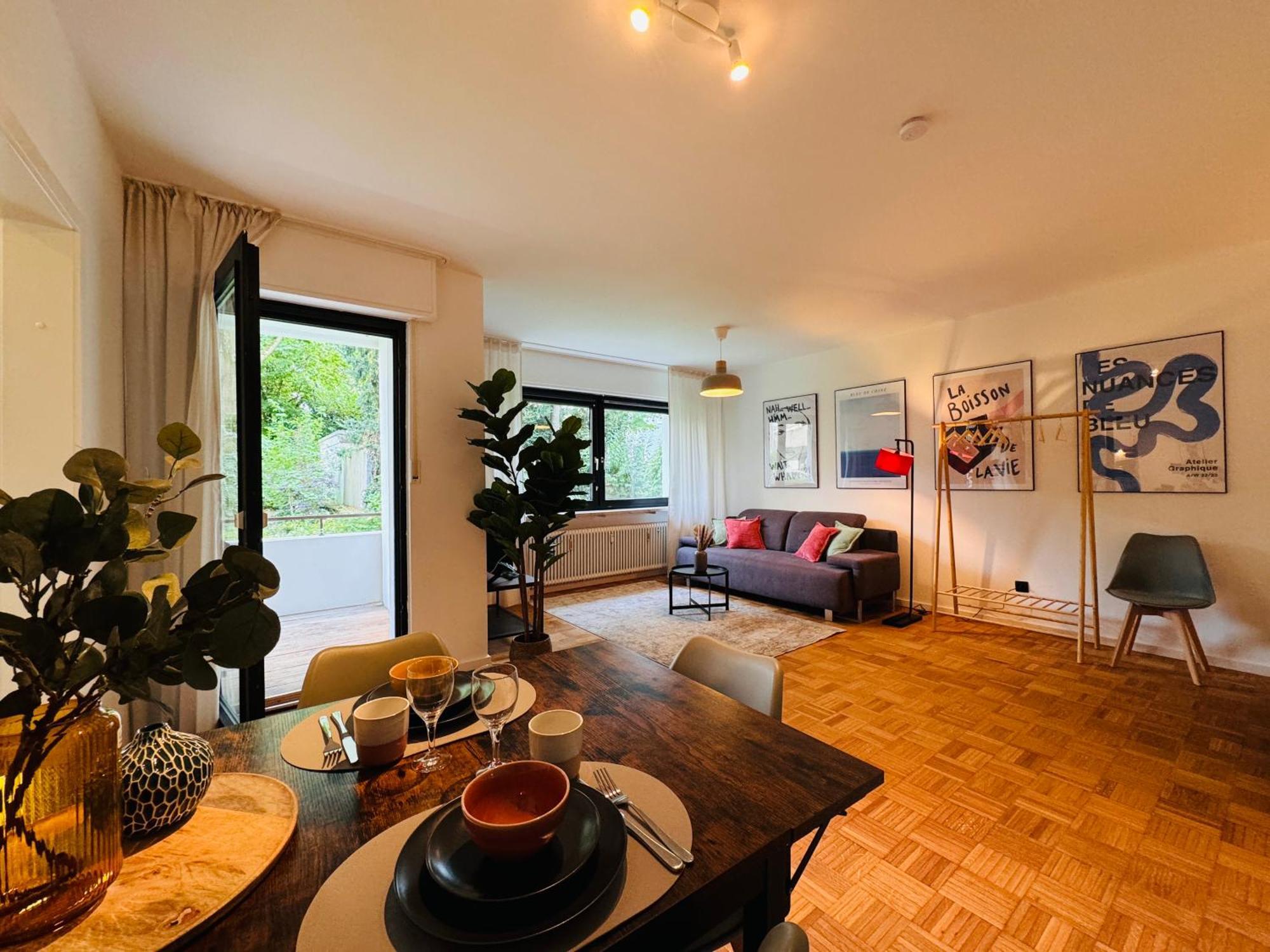 Klassen - Design - Balkon - Netflix - Naehe Messe Apartment *