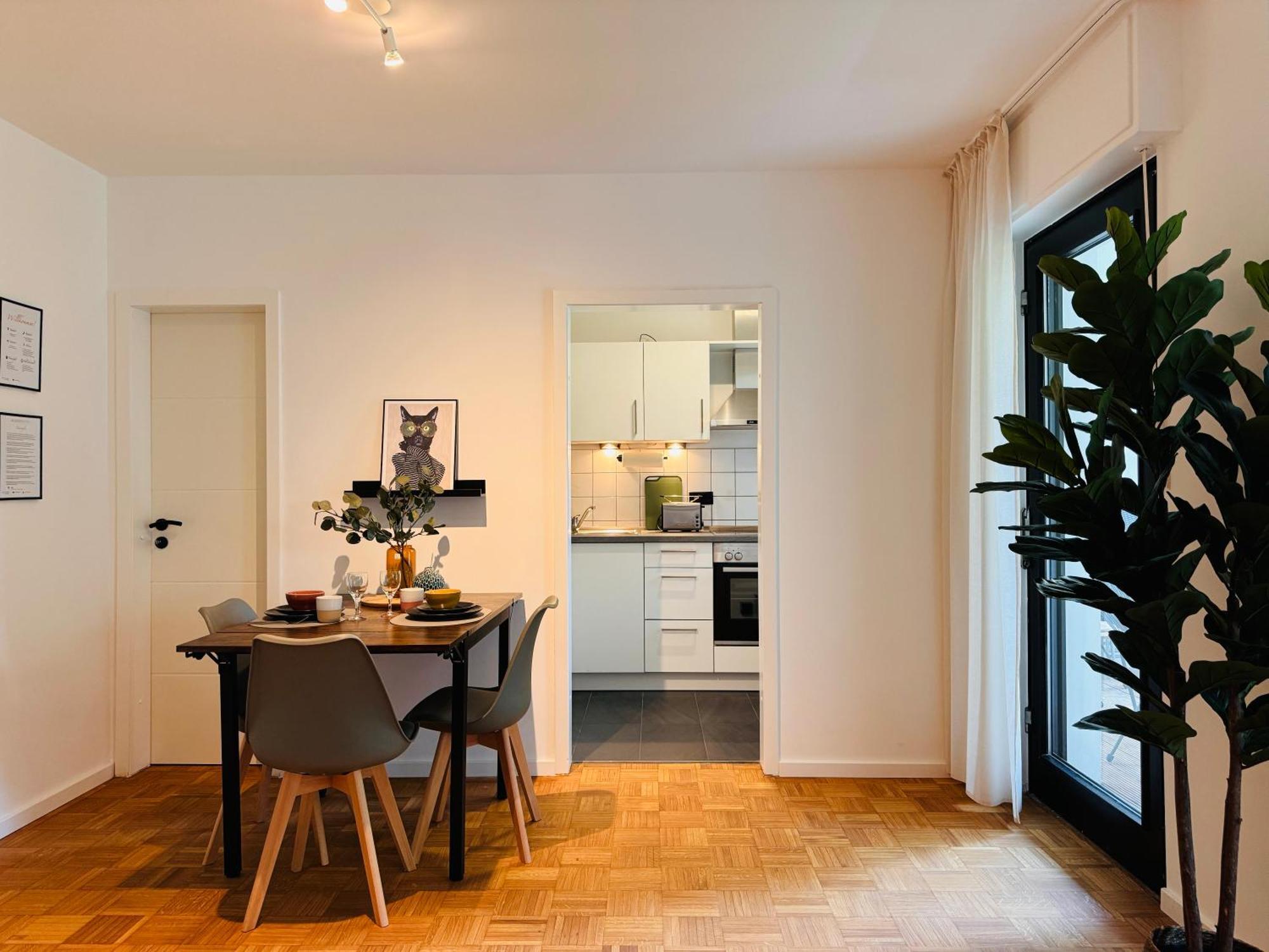 Apartment Klassen - Design - Balkon - Netflix - Naehe Messe