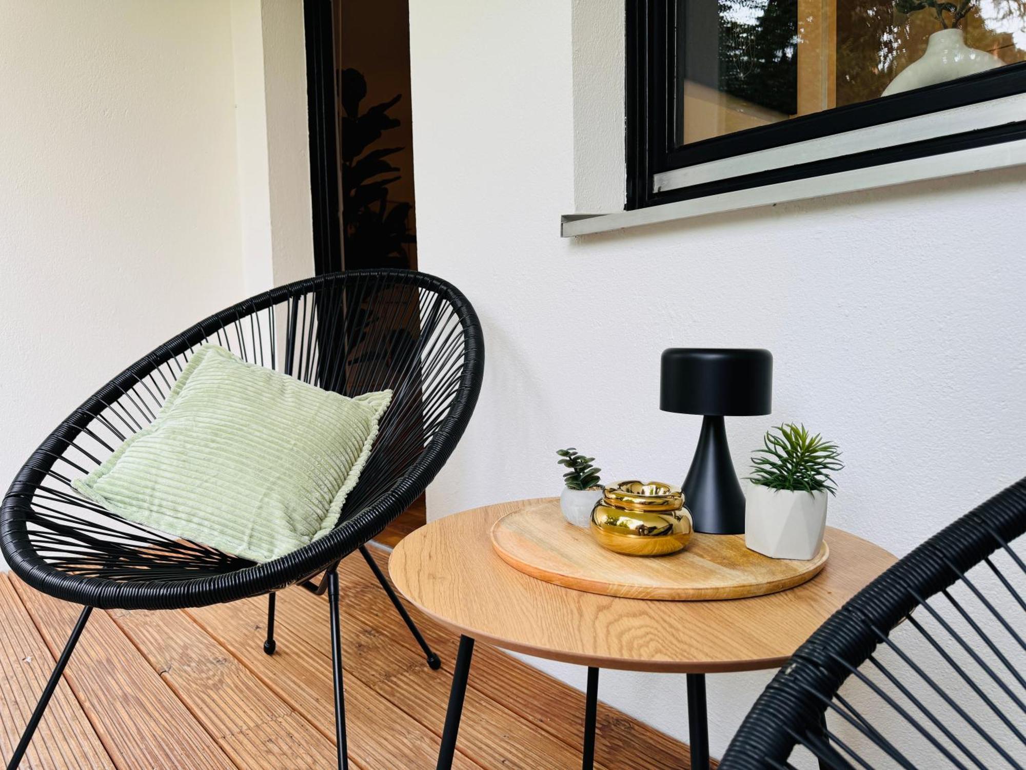 Apartment Klassen - Design - Balkon - Netflix - Naehe Messe Essen