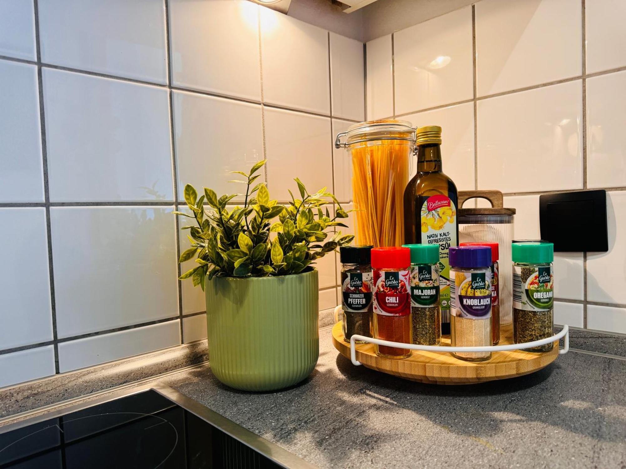 Apartment Klassen - Design - Balkon - Netflix - Naehe Messe Essen